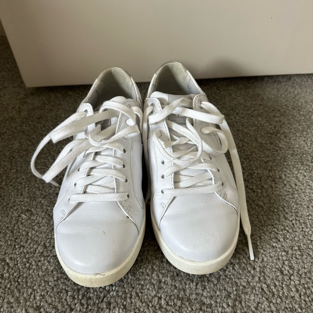 Women’s White Spikeless Golf Shoes